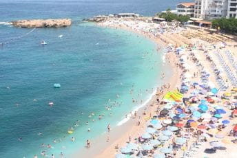 “Sezoni ka plasur”: Pamje e zymtë e turizmit në Mal të Zi